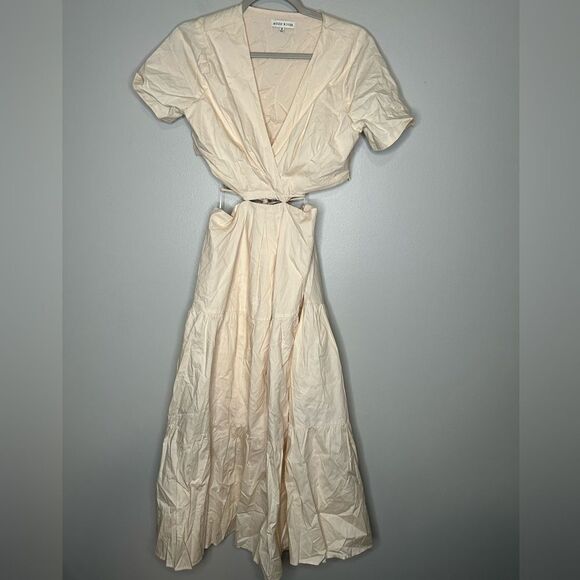 Moon River V-Neck Cutout Tiered Dress - Picture 4 of 6